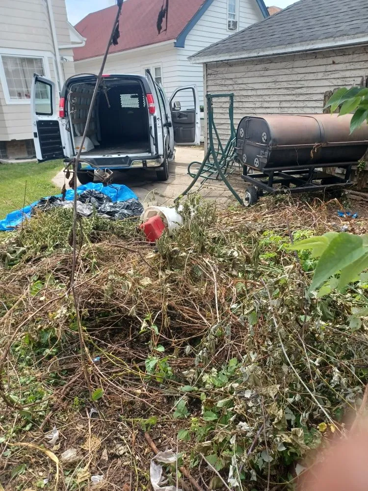 Local lawn mowing service in Milwaukee, WI - Lickidy Split Service