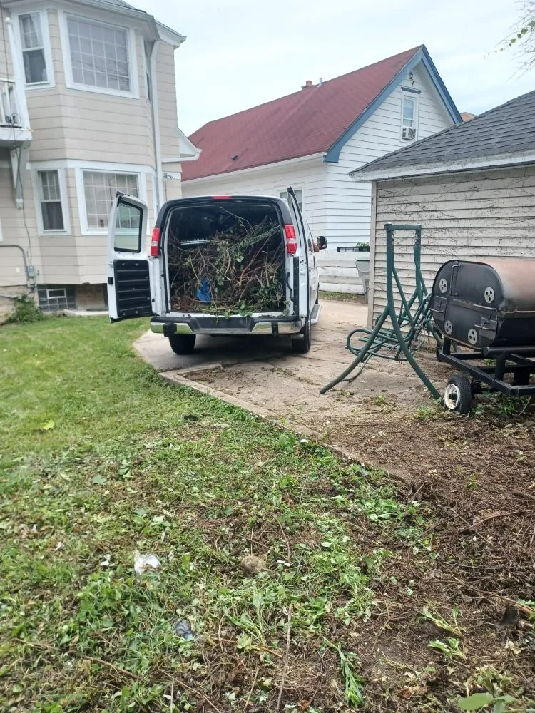 Trusted landscaping services experts serving Milwaukee, WI - Lickidy Split Service