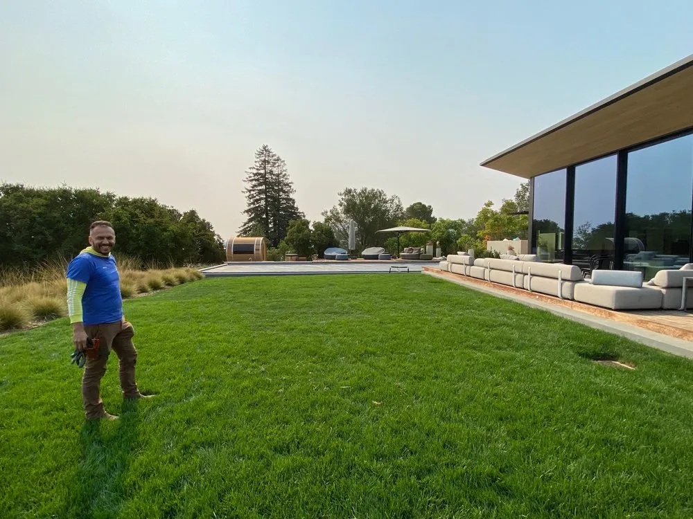 Professional yard maintenance in Redwood City, CA - Life Gardens