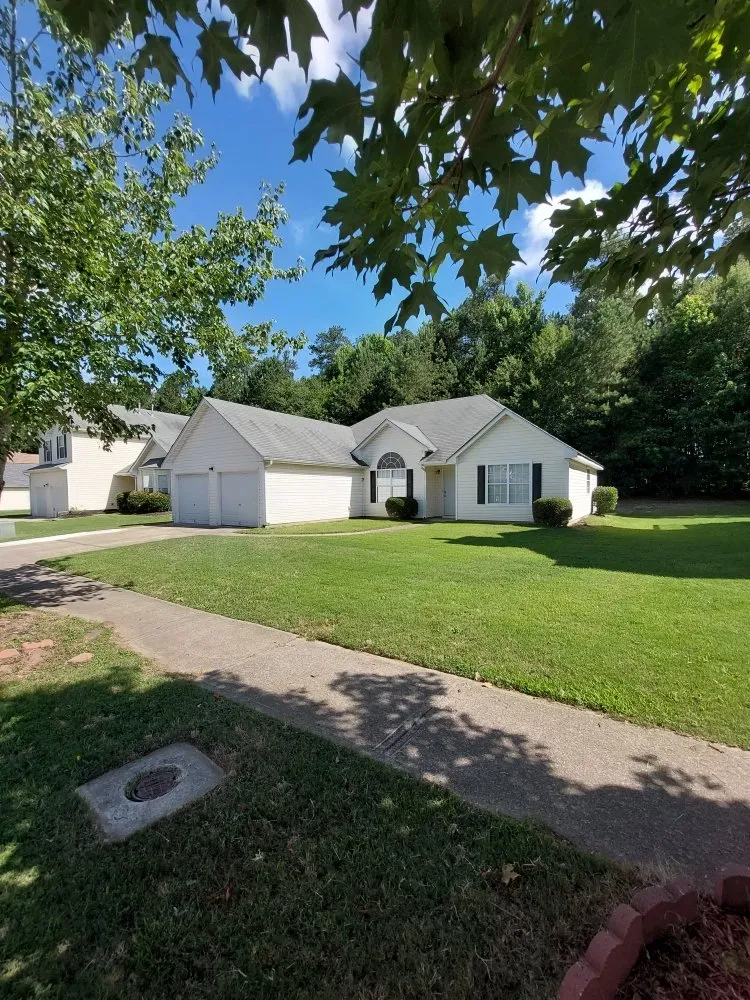 Professional yard cleanup service in Lawrenceville, GA - Life Made Simple Lawn Care