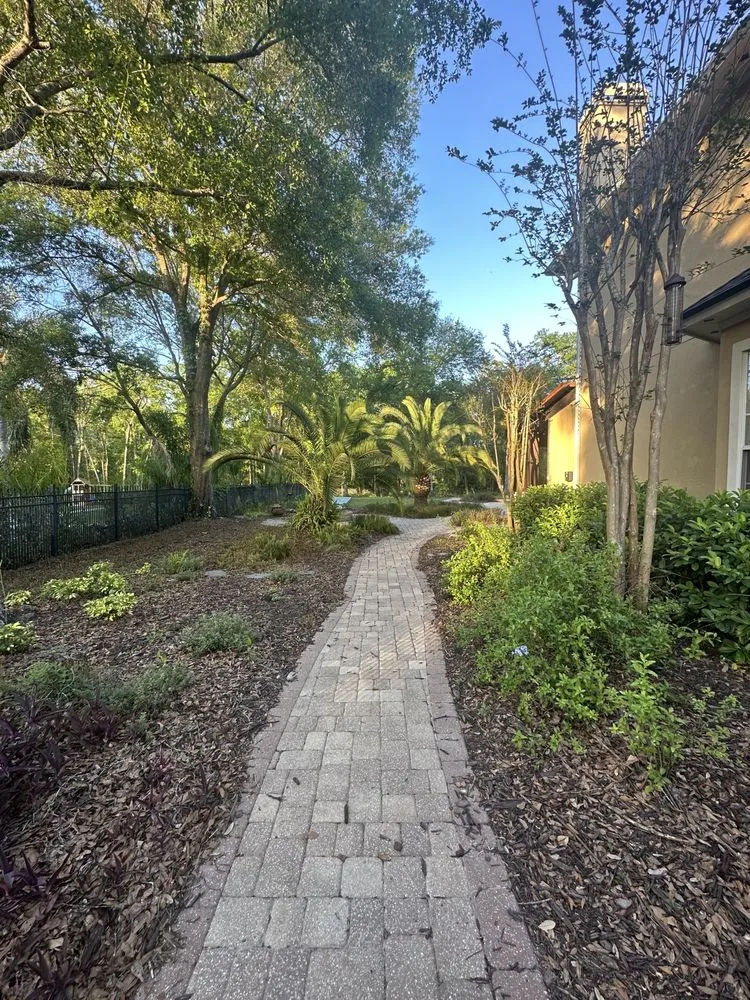 Reliable garden landscaping near you in Jacksonville, FL by LifeWell Services