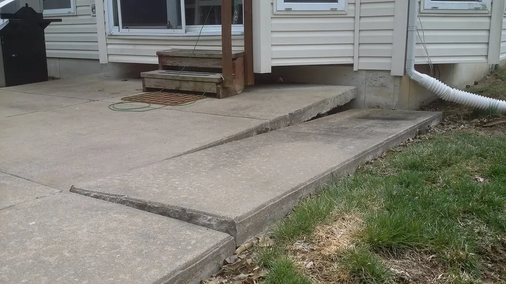 Local garden landscaping with custom design in Wentzville, MO by Lift Rite