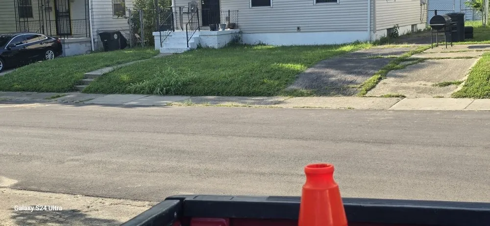 Reliable yard maintenance for residential properties in Dayton, OH by Liggins Lawncare and Power Washing