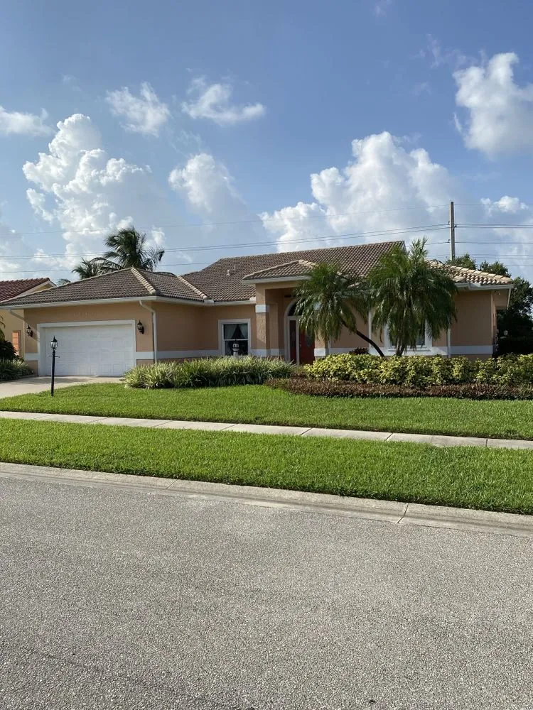 Custom lawn care service for residential properties across Sarasota, FL - Lighthouse Lawn Care