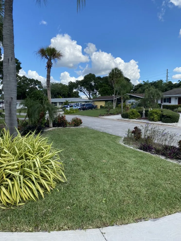 Affordable landscaping services experts serving Sarasota, FL - Lighthouse Lawn Care