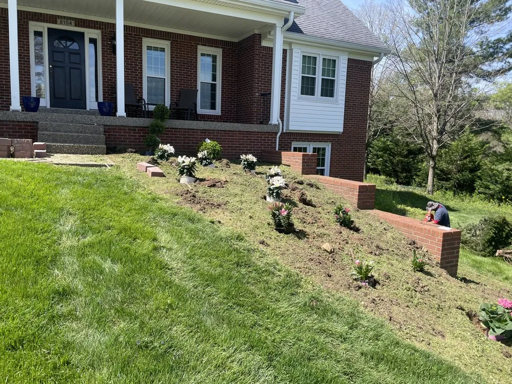 Custom yard maintenance in Louisville, KY by Lightning Bolt Landscaping