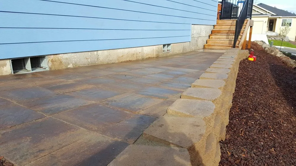 Top-rated lawn care service in Ridgefield, WA by Lightning Landscaping