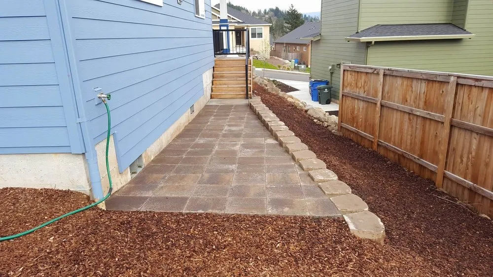 Affordable lawn care service experts serving Ridgefield, WA - Lightning Landscaping