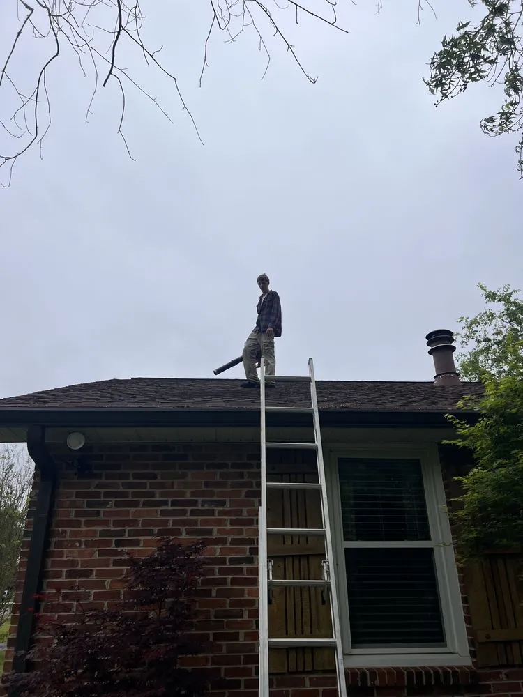 Trusted lawn mowing service experts serving Murfreesboro, TN - Lightning Lawn Care