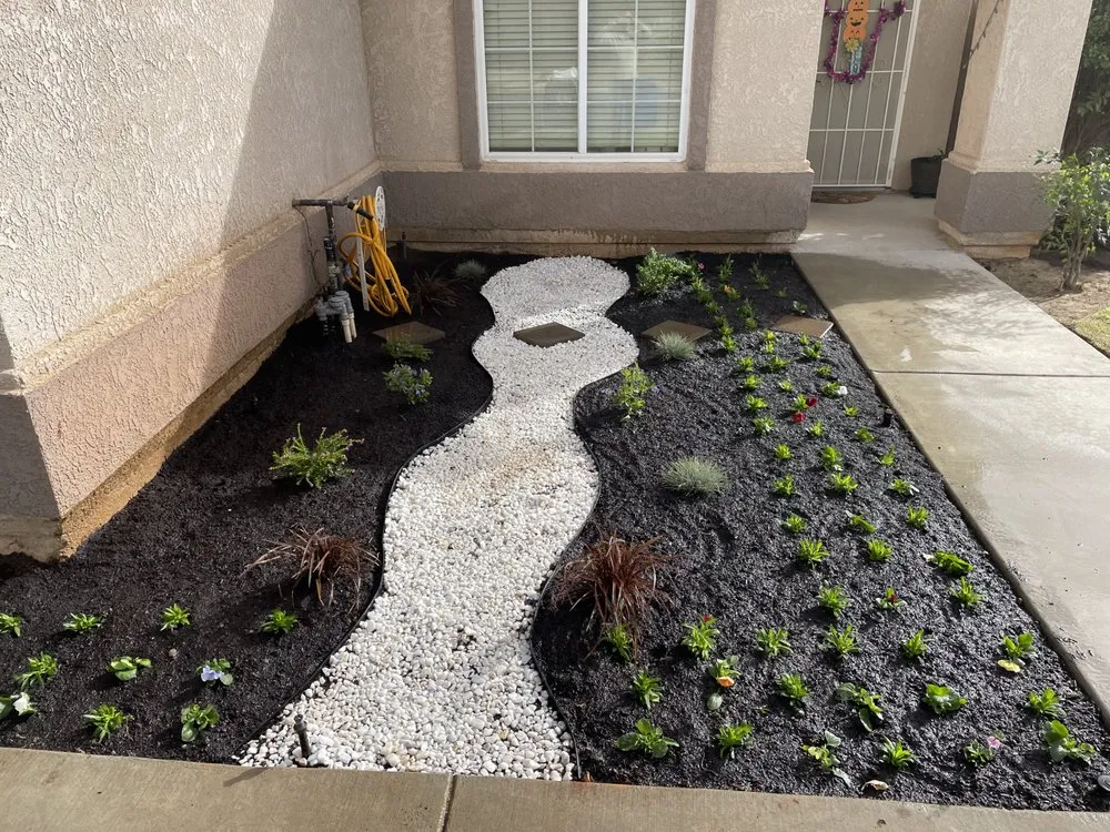 Custom outdoor landscaping for homes in Fresno, CA by Lightning lawn service