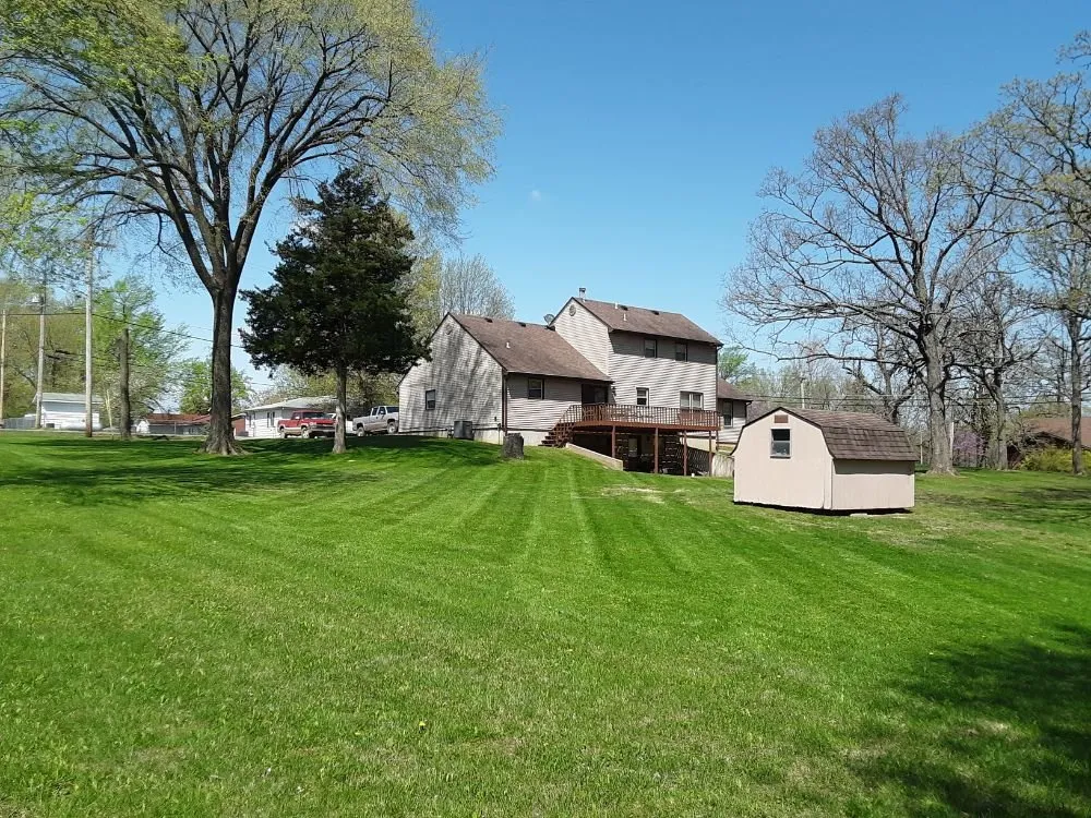 Expert lawn mowing service for residential properties across Richland, MO - Lightning Lawns