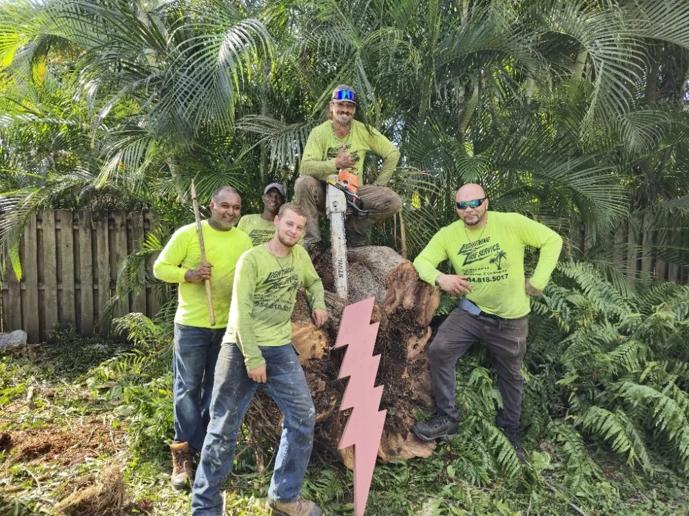 Local lawn mowing service in fort lauderdale, FL by Lightning Tree Service