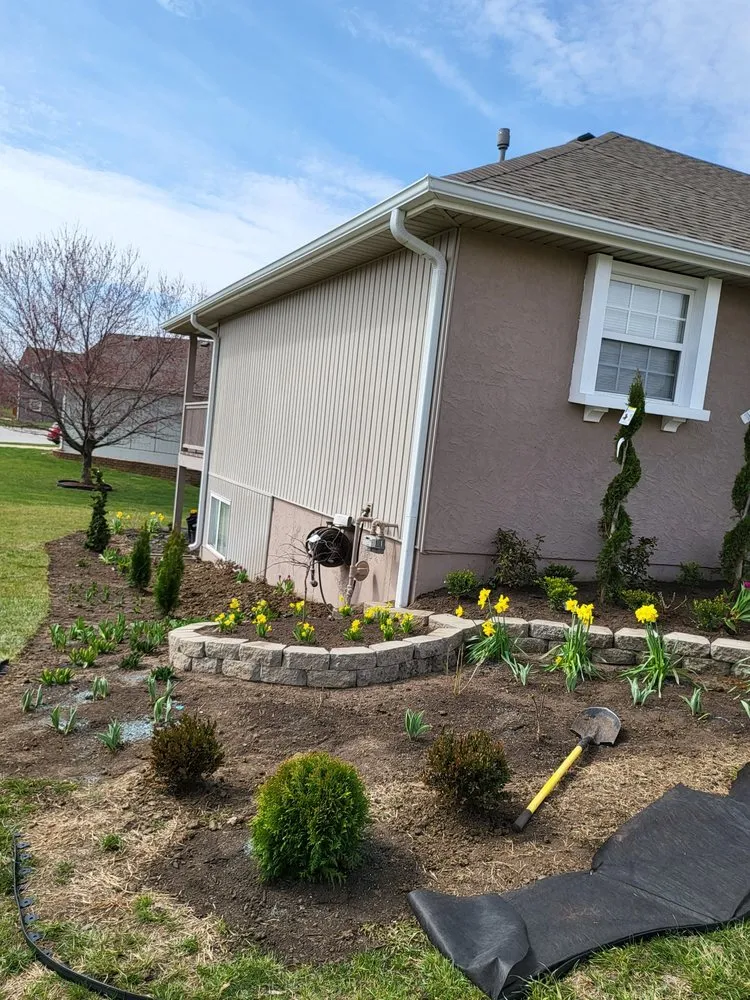 Professional lawn care service in Kansas City, MO by Like Magic Lawn & Landscaping