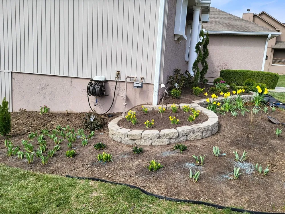 Professional lawn mowing service in Kansas City, MO - Like Magic Lawn & Landscaping