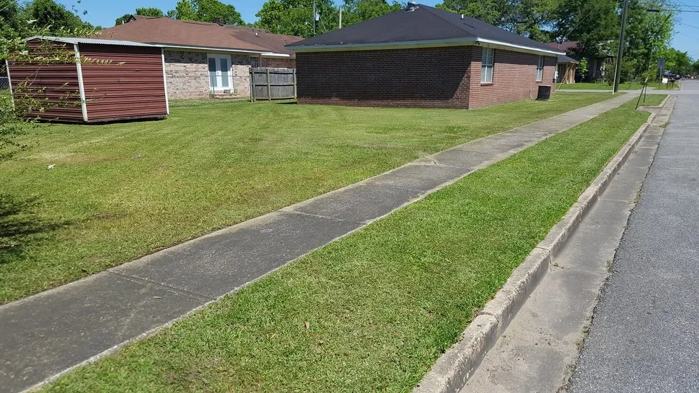 Reliable outdoor landscaping in Daphne, AL - Lil Dre