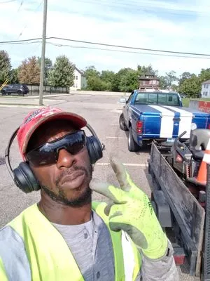 LIL Luchy Landscaping Logo