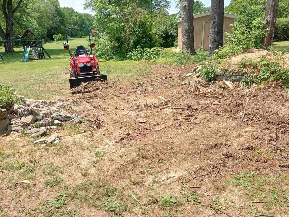 Top-rated lawn care service for homes in Gulfport, MS by Lil' Red Tractor Services