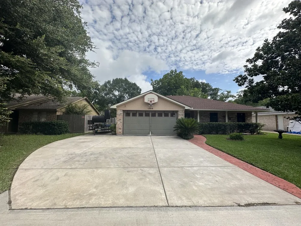 Top-rated yard cleanup service in Houston, TX - Lilies Landscaping