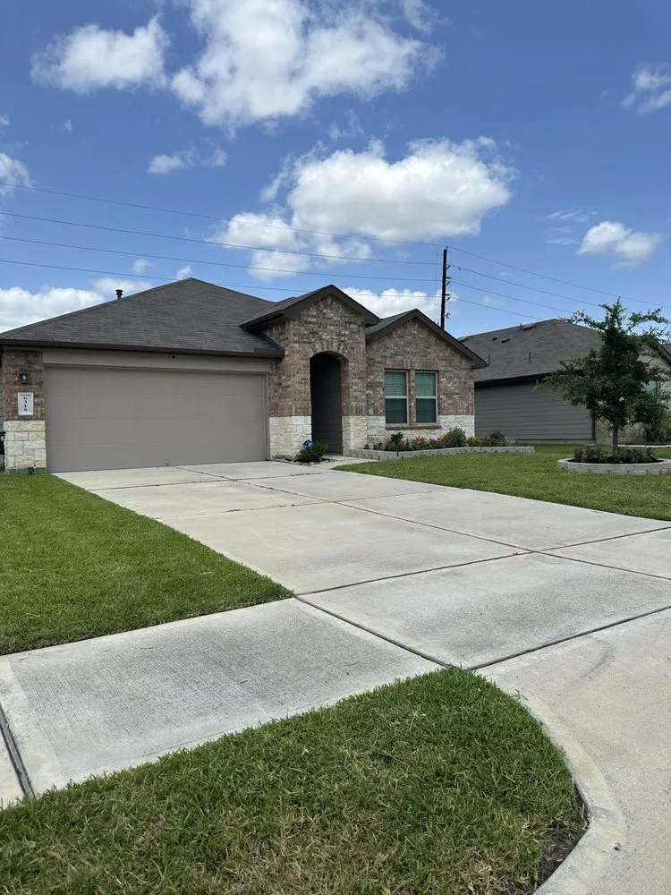 Top-rated yard cleanup service with custom design across Houston, TX - Lilies Landscaping