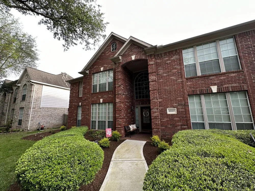 Custom residential landscaping in Houston, TX by Lilies Landscaping