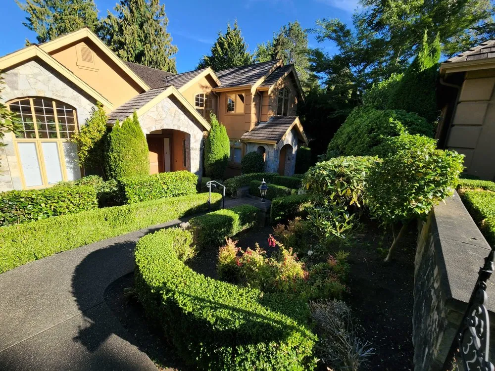 Professional landscape design experts serving Kirkland, WA - Lilly's Landscaping & Construction