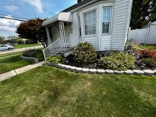 Reliable yard maintenance in Westland, MI - Lillys Landscaping