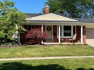 Affordable residential landscaping with custom design in Westland, MI by Lillys Landscaping