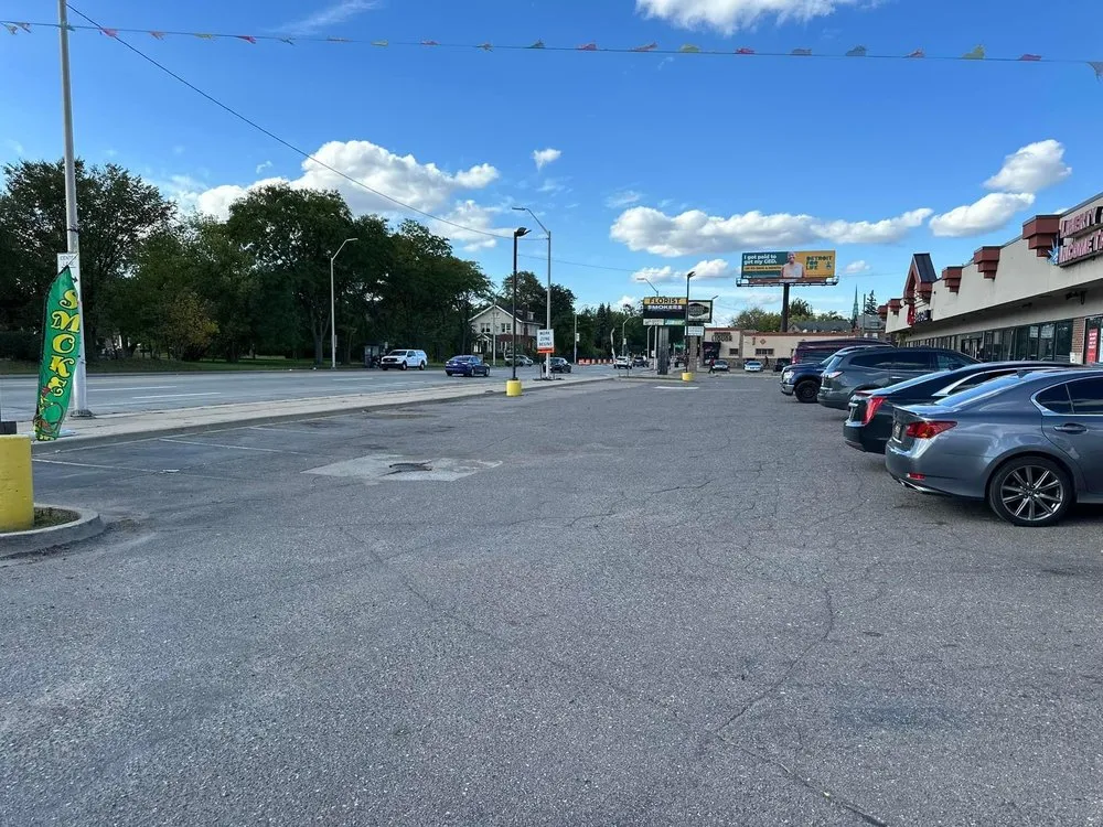 Local outdoor landscaping experts serving Ypsilanti, MI - Lilly’s Lawn & Snow