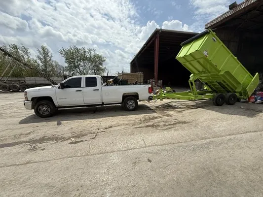 Lilly’s Lawn & Snow Logo