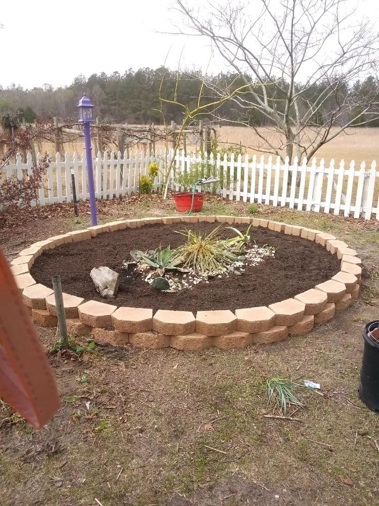 Top-rated yard cleanup service experts serving Saint Pauls, NC - Lilly's Lawncare