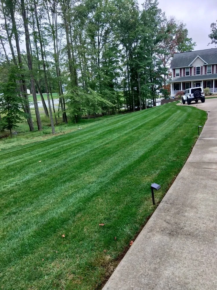 Local outdoor landscaping experts serving Louisa, VA - Lily's Lawn Service