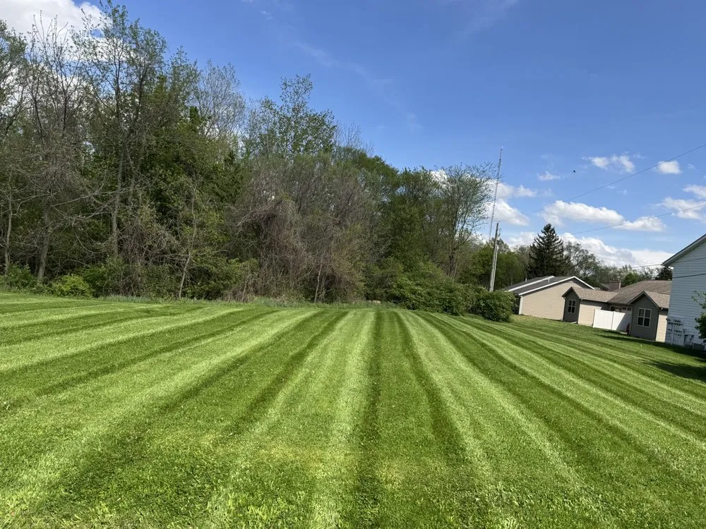 Local lawn mowing service in Lima, OH by Lima Lawn Legends