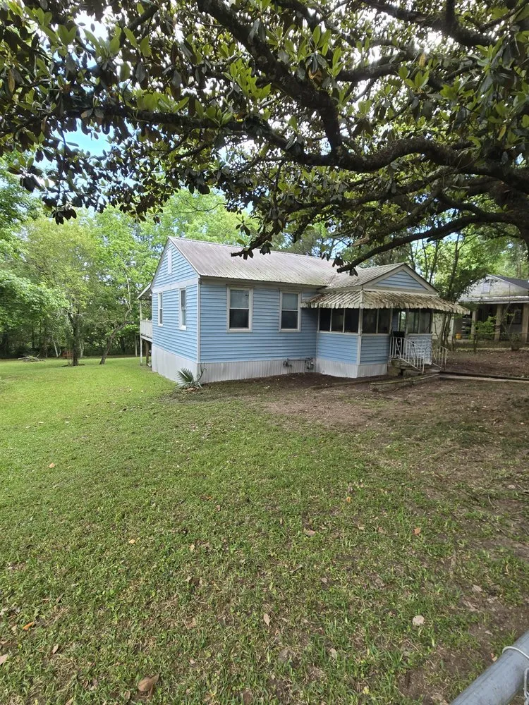 Trusted lawn care service for residential properties in Prichard, AL by Limitless Innovation