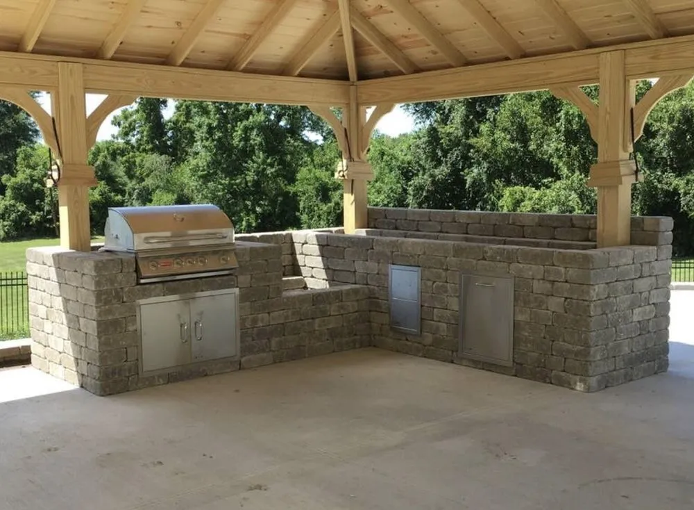 Professional yard maintenance near you in Anderson, IN by Limon Green-Tree Landscaping