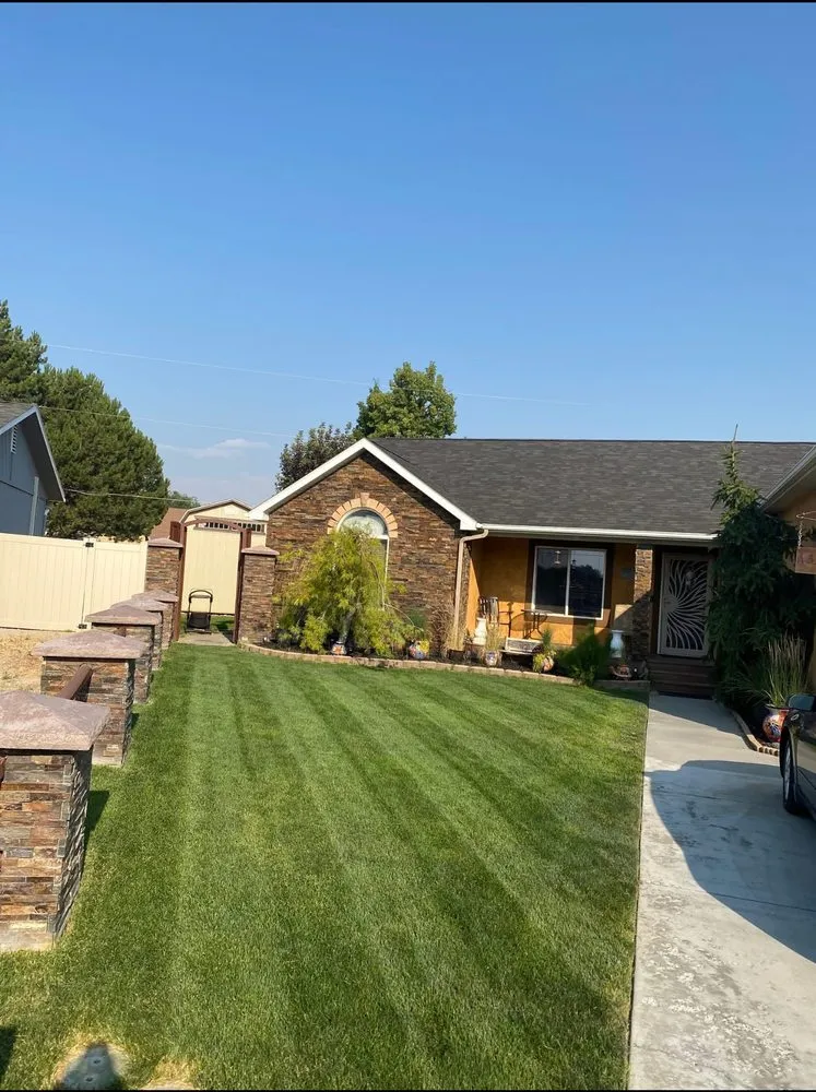 Affordable lawn care service with custom design in Twin Falls, ID by Linares Lawns