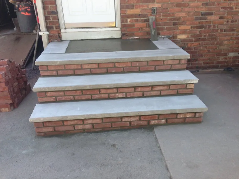 Custom outdoor landscaping for beautiful yards in Chicago, IL by Lincoln Asphalt & Masonry