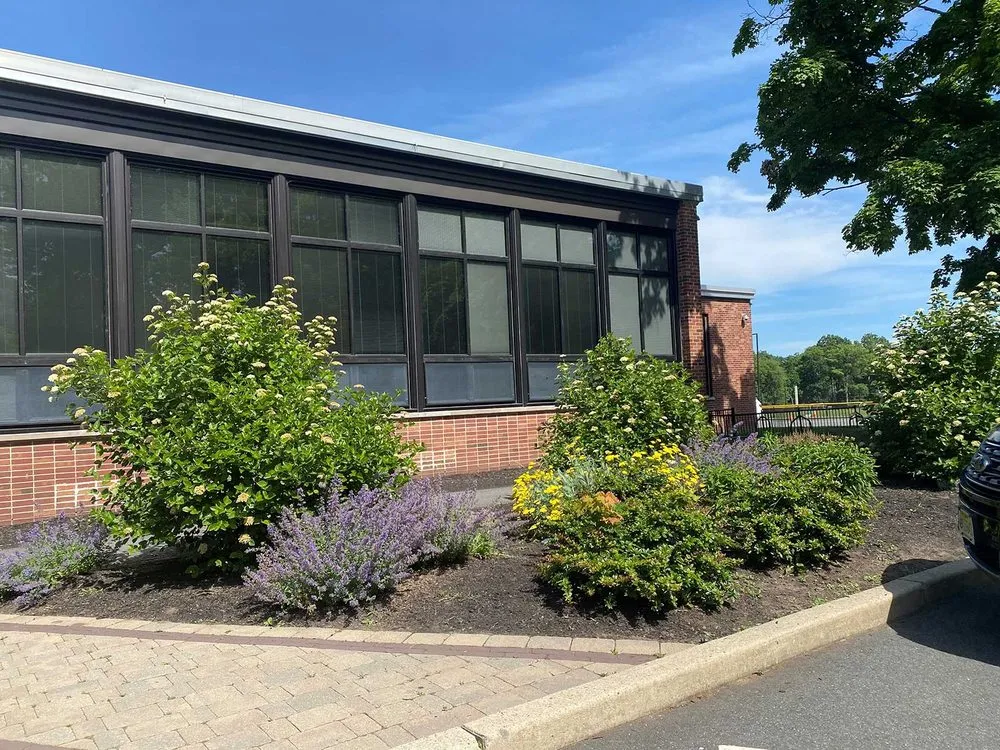 Top-rated garden landscaping experts serving Franklin Lakes, NJ - Lincoln Landscaping - The Natural Choice