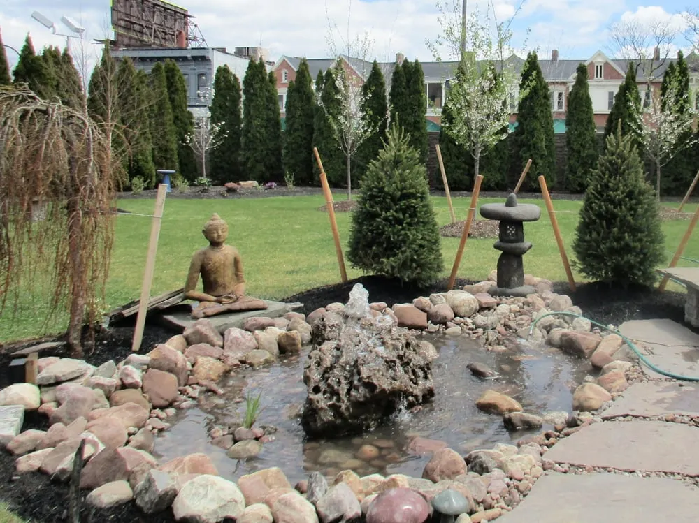 Professional yard cleanup service in Amherst, NY - Lincoln Park Nursery