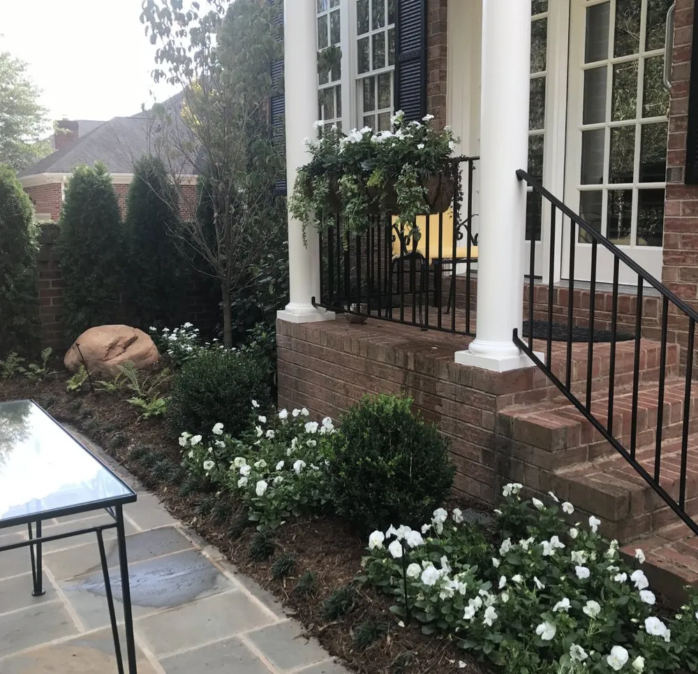 Professional garden landscaping in Mount Pleasant, SC by Linda Greenberg Landscape & Design