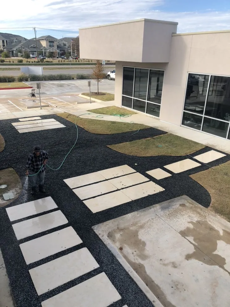 Custom yard cleanup service for beautiful yards across Elgin, TX - Linda Vista Landscaping & Maintenance