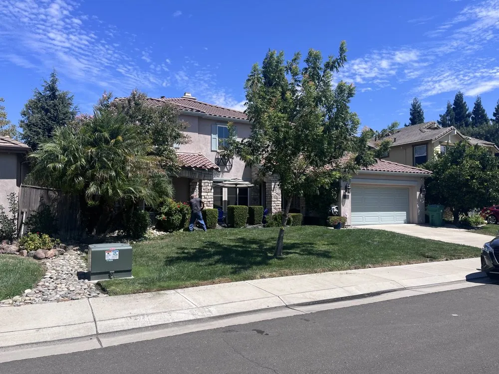 Top-rated yard cleanup service in Acampo, CA by Linda Vista Landscaping