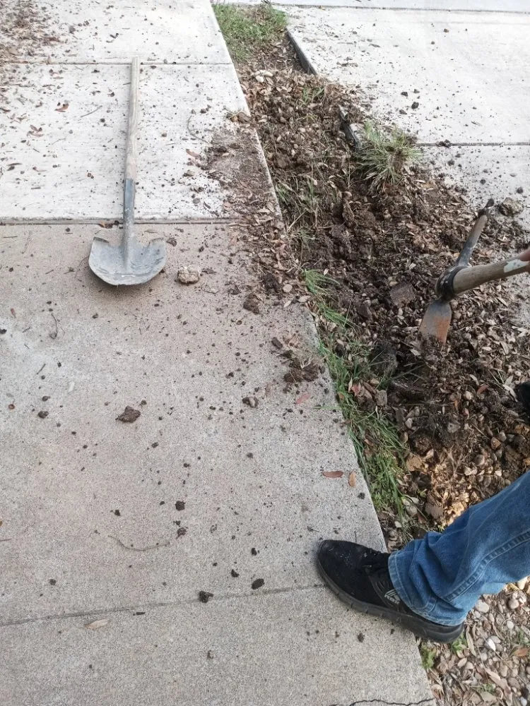 Professional garden landscaping in New Braunfels, TX - Linda's Mowing & Hauling