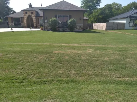 Linda's Mowing & Hauling Logo