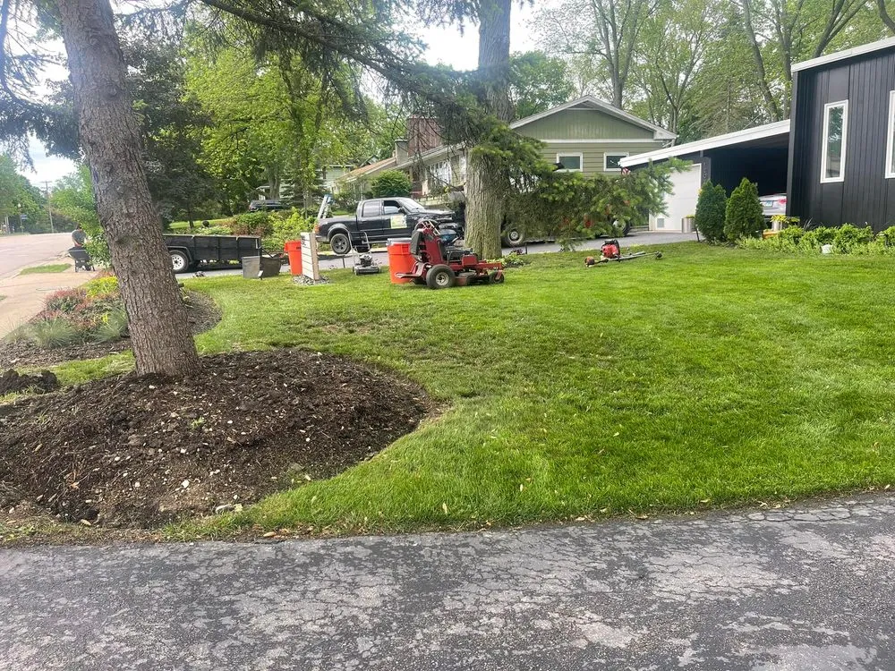 Reliable residential landscaping in West Chicago, IL by Linda’s sun
