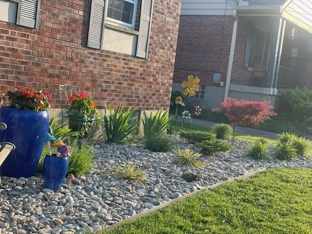 Trusted landscape design for homes in Cincinnati, OH by Linde Landscape