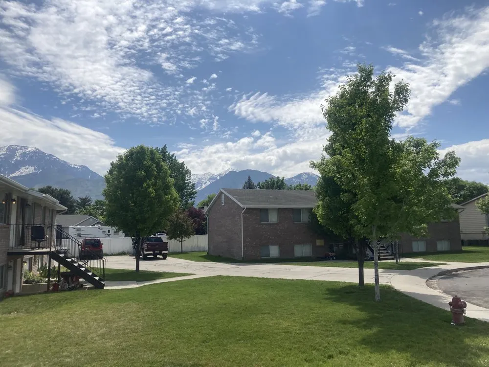 Local lawn care service experts serving Lindon, UT - Lindon Landscaping