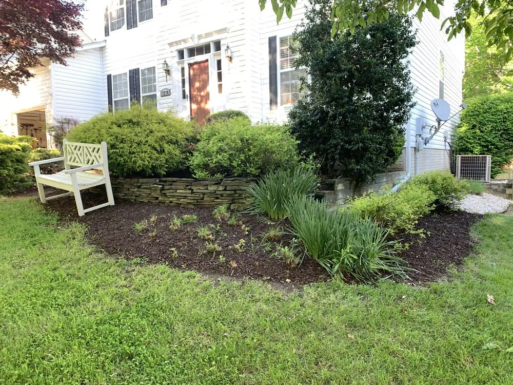 Custom yard maintenance in Purcellville, VA by Lindo's Landscaping