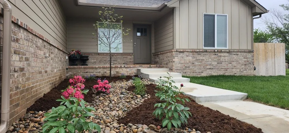 Expert residential landscaping experts serving Valley Center, KS - Lindsay & Co. Landscaping