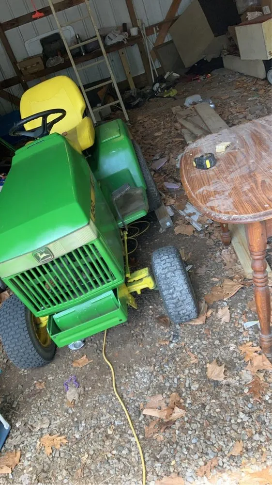 Expert yard maintenance for residential properties in Bath, IL by Lindsey Lawncare