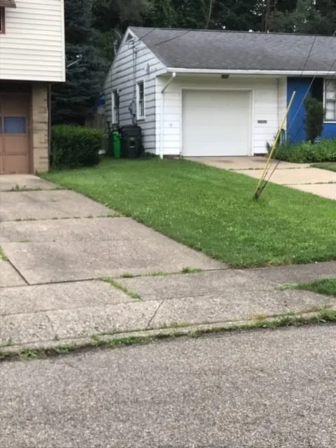 Professional lawn care service in Massillon, OH - Line Up Lawn Care